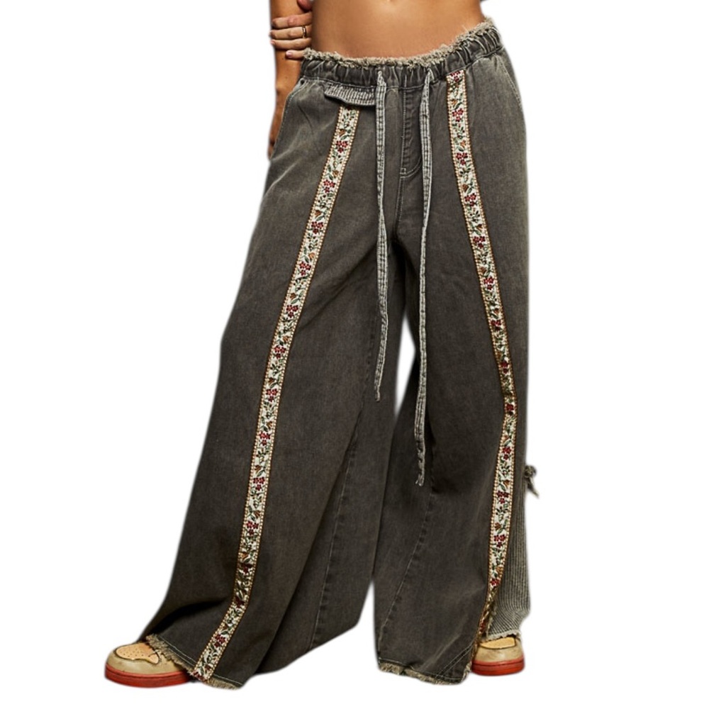 POL Cotton Wide-Leg Pants Black with Floral Trim Pants - Picture 4 of 8